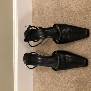 black pointed toe heels